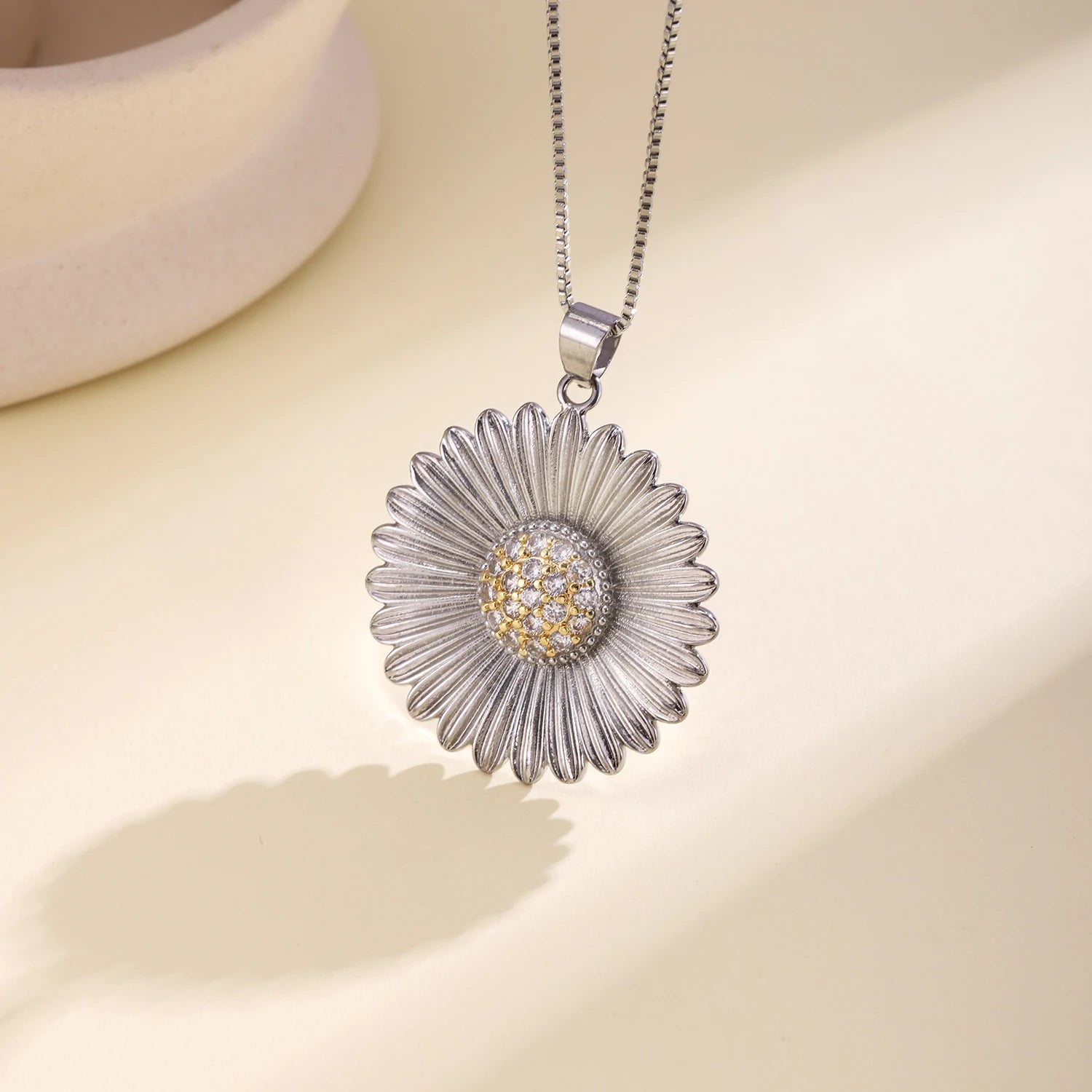 Nidin Light Luxury Textured Daisy Flower Necklace Cubic Zirconia Pendant Vintage Old Money Style For Women Daily Party Jewelry