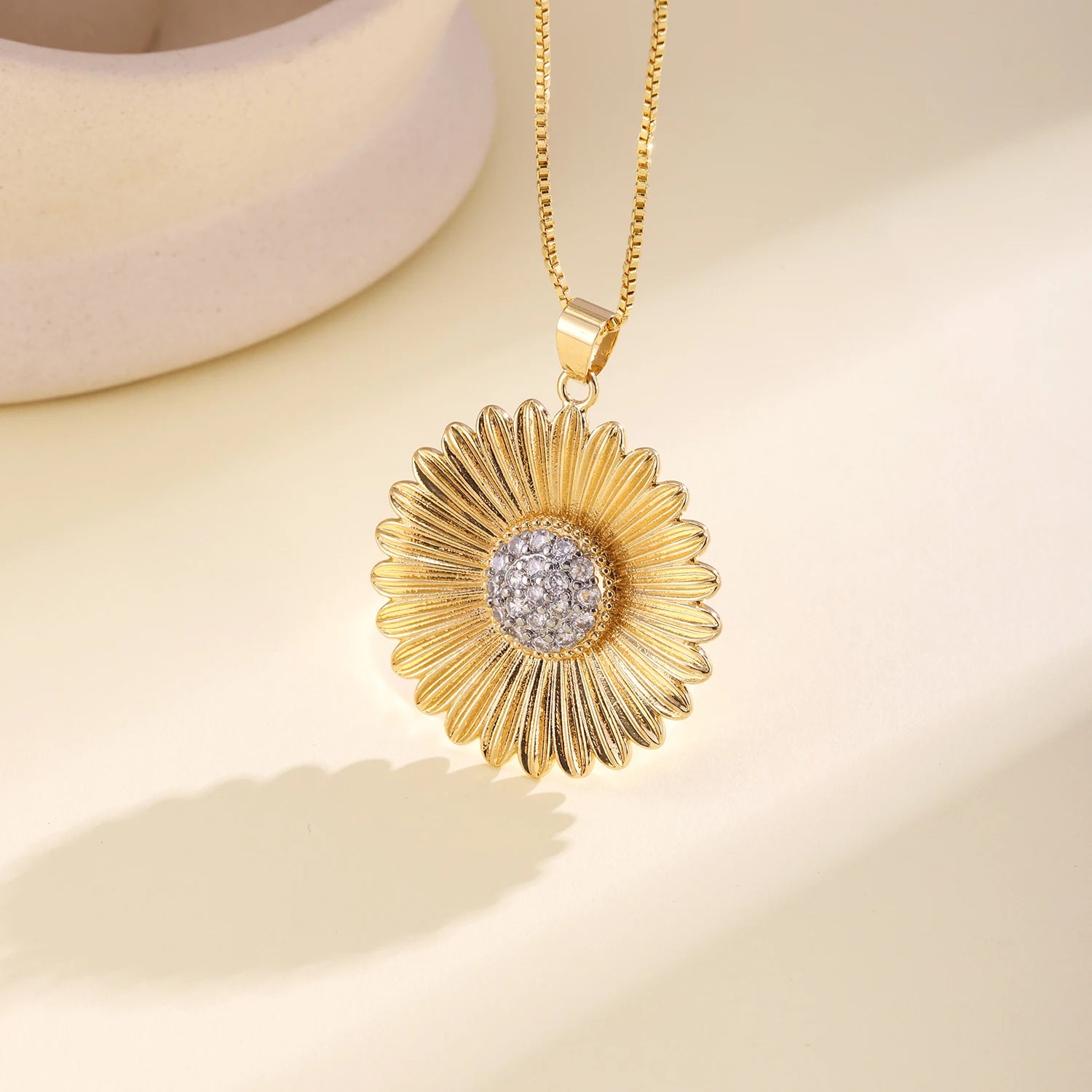 Nidin Light Luxury Textured Daisy Flower Necklace Cubic Zirconia Pendant Vintage Old Money Style For Women Daily Party Jewelry