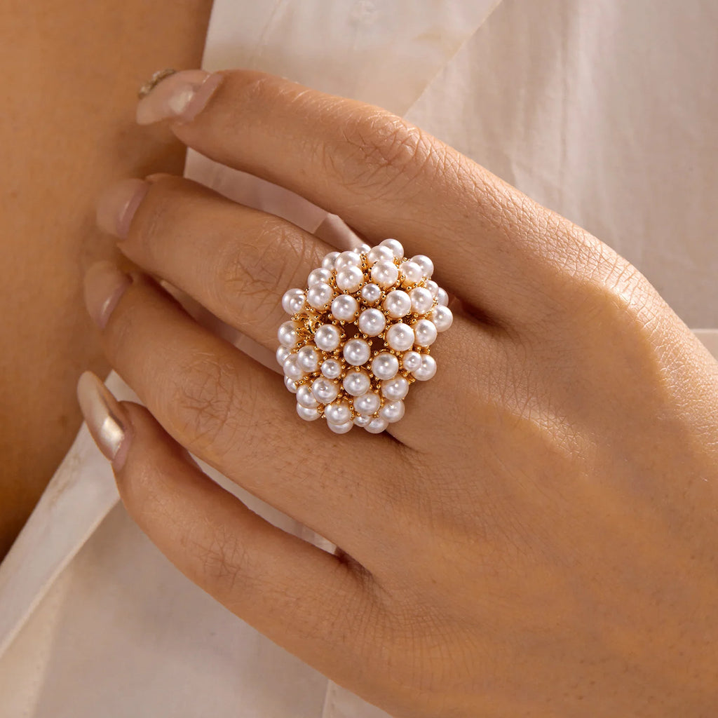 Old Money Pearl Floral Cluster Cocktail Ring for Women Brass Chunky Hollow Out Elegant Evening Party Jewelry Statement Pieces